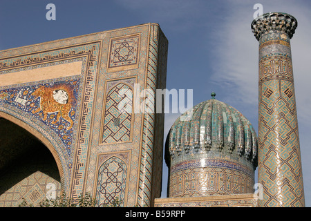 Sher Dor (Lion) Medressa, le Reghistan, Samarkand, Ouzbékistan, l'Asie centrale Banque D'Images