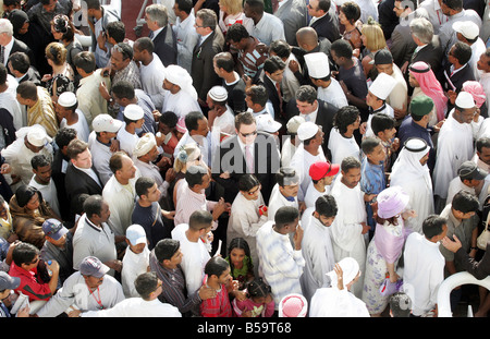 Les foules à Dubaï, Émirats Arabes Unis Banque D'Images