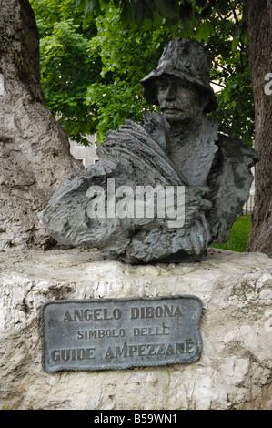 Statue de guide de montagne Angelo Dibona, Cortina D'Ampezzo, Dolomites, Italie Banque D'Images