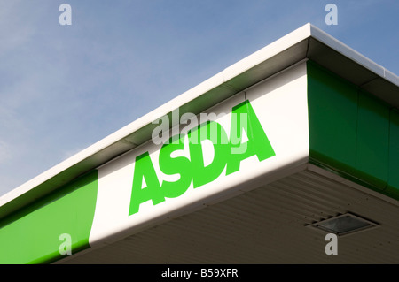 Les supermarchés hypermarché supermarché Asda détaillant à l'extérieur de la ville de vente au détail des aliments superstore 24 heures heures d'ouverture vêtements ouverte toute la nuit Banque D'Images