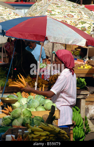 Marché le samedi St George s Grenade Îles du Vent Antilles Caraïbes Amérique centrale Banque D'Images