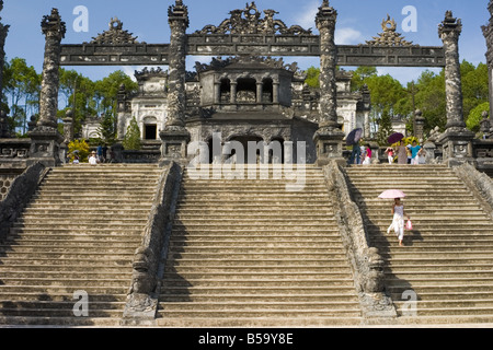 Tombeau de l'Empereur Khai Dinh, dernier de la dynastie des Nguyen près de Hue, Vietnam Banque D'Images