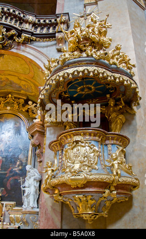 Vienne, Autriche. Peterskirche (l'église Saint Pierre : Baroque, 1703-08) de l'intérieur. Pulpit Banque D'Images