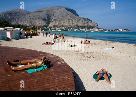 Plage de Mondello Palerme Sicile Italie Banque D'Images