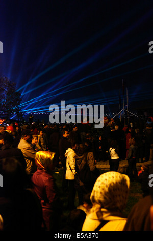 La célébration de la journée de la République de Turquie. Lumière laser et l'écran. Les gens célébrant la nuit. Istanbul, Turquie 29 octobre 2008 Banque D'Images