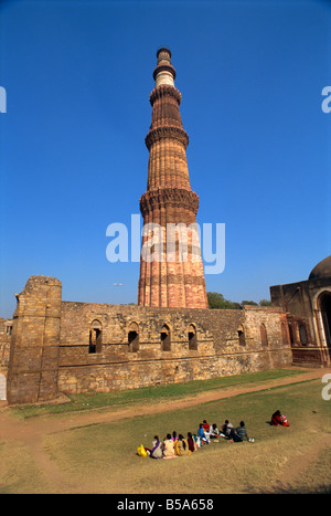 Le Qutub Minar datant de circa 1200 Site du patrimoine mondial de l'Asie Inde New Delhi Banque D'Images