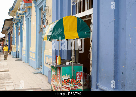 Stand de hot-dog dans la ville coloniale de Granada, Nicaragua Banque D'Images