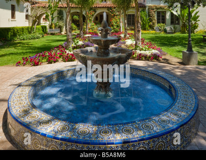 Fontaine à jardin de Mission San Buenaventura de Ventura en Californie USA Banque D'Images