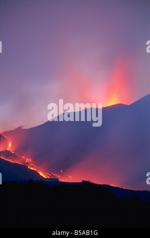 Les coulées de lave au cours de l'éruption de l'Etna, en Sicile, Italie, Europe Banque D'Images