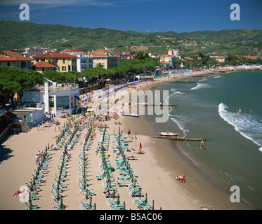 Plage et ville Diano Marina Riviera Italienne Ligurie Italie Europe Banque D'Images