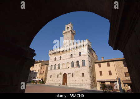 Le Palazzo Comunale, Montepulciano, Val d'Orcia, province de Sienne, Toscane, Italie, Europe Banque D'Images