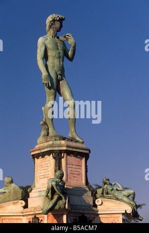 Réplique en bronze du David de Michel-Ange sur la Piazzale Michelangelo, Florence (Firenze), Toscane, Italie, Europe Banque D'Images