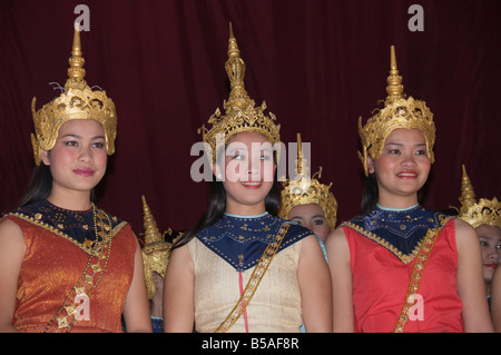 Des danseurs traditionnels, Luang Prabang, Laos, Indochine, Asie du sud-est Banque D'Images