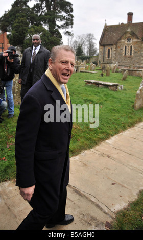 Mariage de Billie Piper et l'acteur Laurence Fox à l'église de St Mary s dans le West Sussex Easebourne Edward Fox arrivant à l'église St Mary s Banque D'Images