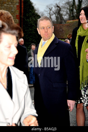 Mariage de Billie Piper et l'acteur Laurence Fox à l'église de St Mary s dans le West Sussex Easebourne Edward Fox arrivant à l'église St Mary s Banque D'Images