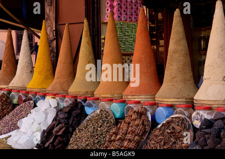 Les épices dans les souks de la médina, Marrakech, Maroc, Afrique du Nord, Afrique Banque D'Images