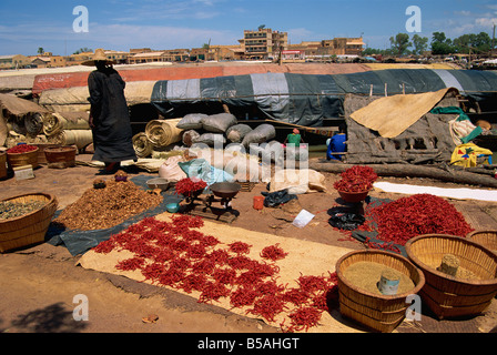 Marché près de l'Afrique de l'ouest du Mali Mopti port sud Banque D'Images
