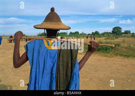 Au cours de la transhumance, l'homme Peul Sofara, Mali, Afrique de l'Ouest, l'Afrique Banque D'Images