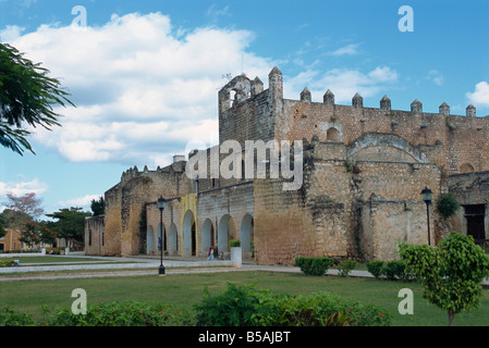 Eglise de San Bernardino de Siena Valladolid Yucatan Mexique Amérique du Nord Banque D'Images