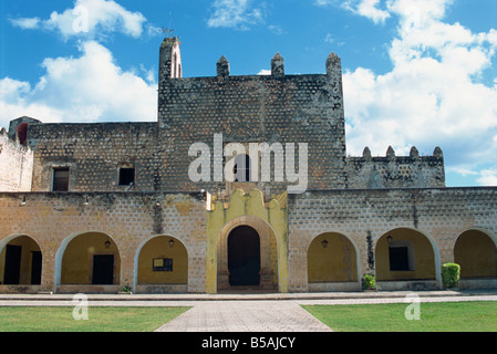 Eglise de San Bernardino de Siena Valladolid Yucatan Mexique Amérique du Nord Banque D'Images