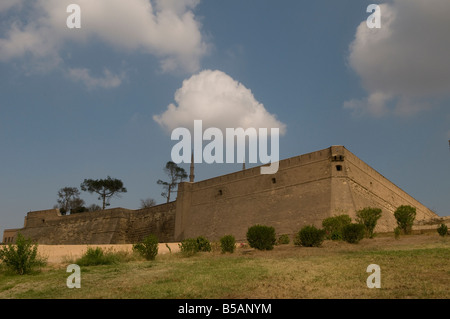 Les murs extérieurs de Saladin ou Salaḥ ad-Dīn une citadelle fortification islamique médiévale situé sur la colline du Mokattam au Caire, Egypte Banque D'Images