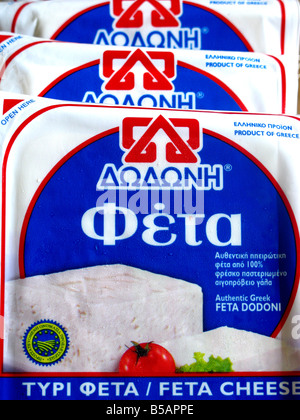 Les paquets de fromage Feta en Grèce Banque D'Images
