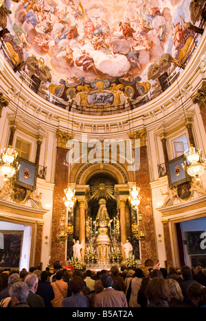 Service religieux à l'intérieur de la Basilique de la ville de Valence Espagne Banque D'Images