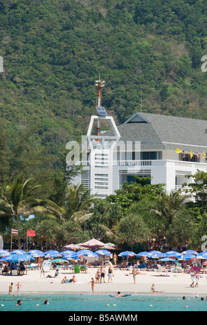 Tour d'alerte aux tsunamis, Kata Beach, Phuket, Thaïlande, Asie du Sud-Est Banque D'Images