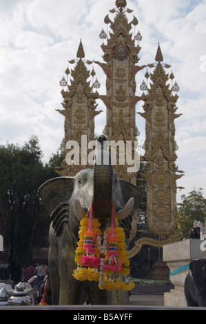 Memorial à entrée à Chiang Rai, Thaïlande, Asie du Sud-Est Banque D'Images