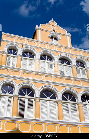 Architecture sur Breedestraat, District de Punda, Willemstad, Curaçao, Antilles néerlandaises, Antilles, Caraïbes, Amérique Centrale Banque D'Images