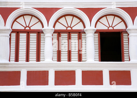 Architecture sur Breedestraat, District de Punda, Willemstad, Curaçao, Antilles néerlandaises, Antilles, Caraïbes, Amérique Centrale Banque D'Images