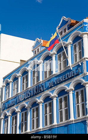 Banco de Venezuela industrielle sur Handelskade, District de Punda, Willemstad, Curaçao, Antilles néerlandaises, Amérique Banque D'Images