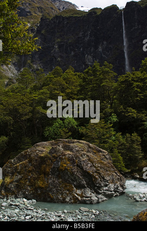 Une rivière rocher sur Rob Roy Glacier, la piste de randonnée Mount Aspiring National Park, Otago, île du Sud, Nouvelle-Zélande, Pacifique Banque D'Images