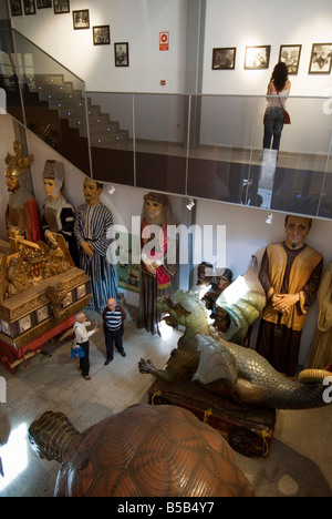 Effigies de procession dans la Casa de las Rocas utilisés au cours de la fête du Corpus Christi à Valence Espagne Banque D'Images