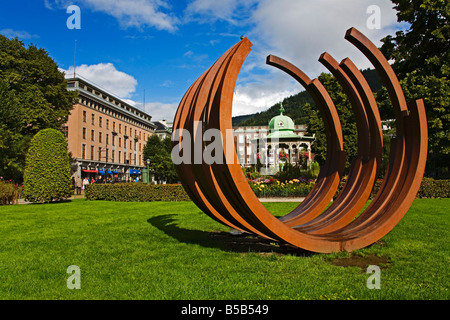 Sculpture à l'extérieur de la Norvège de l'Ouest Musée des Arts Décoratifs, Bergen, Norway, Scandinavia, Europe Banque D'Images