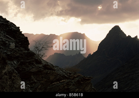 Montagne au coucher du soleil dans le Jabal al Akhdar, Wadi Bani Awf, Oman, Middle East Banque D'Images