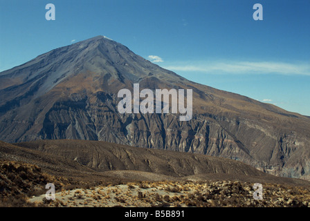 Des coulées de lave solidifiée, El Volcan Misti, 5821m, Arequipa, Pérou, Amérique du Sud Banque D'Images