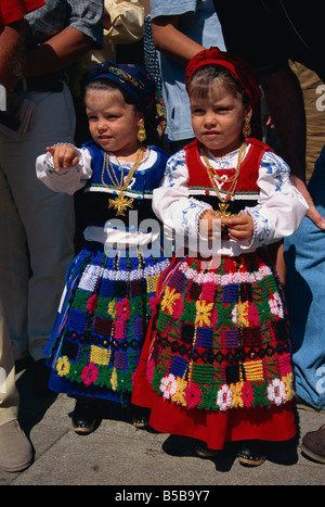 Deux petites filles en costumes, Romaria da Seniora d'Agonia Francais, Viana do Castelo, Minho, Portugal, Eurpoe Banque D'Images