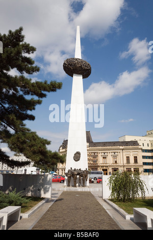 Roumanie BUCAREST memorial Monument de la Révolution à la mort de 1989 sur la place de la révolution la Piata Revolutiei dans city center Banque D'Images