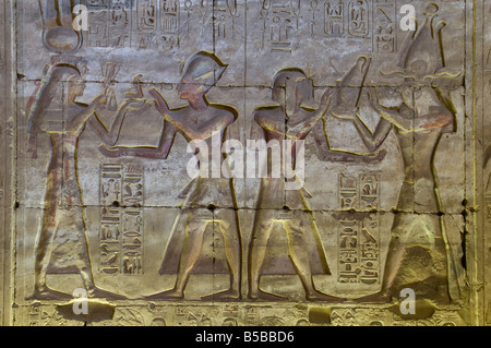 Relief au temple de Seti I à Abydos une des plus anciennes villes de l'Egypte ancienne près de la ville égyptienne moderne d'el-'Araba el Madfuna en Egypte Banque D'Images