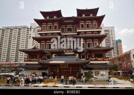 Nouveau Buddha Tooth Relic Temple and Museum sur South Bridge Road, décoré pour le Festival Vesak, Chinatown, Outram, Singapour Banque D'Images