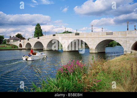 Chertsey Pont sur la Tamise, Chertsey, Surrey, Angleterre, Europe Banque D'Images