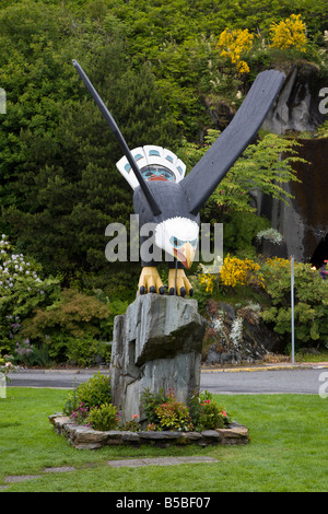 Sculpture des ailes d'aigle Thundering par Nathan Jackson situé dans le centre-ville de Ketchikan, Alaska Banque D'Images