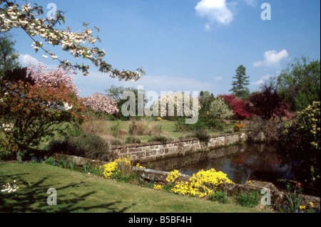 Jardin de printemps et à la maison Ludstone Hall Jacobéen Banque D'Images