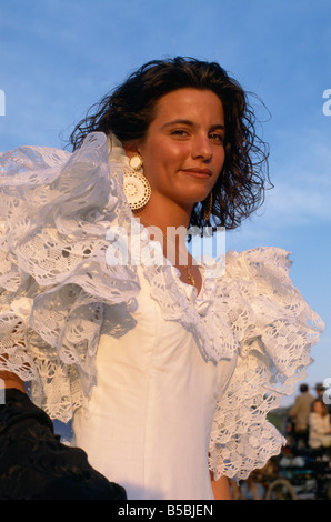 Femme en robe flamenco Séville Andalousie Espagne Foire d'avril l'Europe Banque D'Images