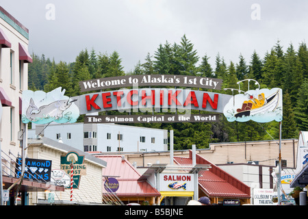 Inscription Bienvenue à l'Alaska, 1ère ville - Ketchikan - La Capitale mondiale du saumon Banque D'Images