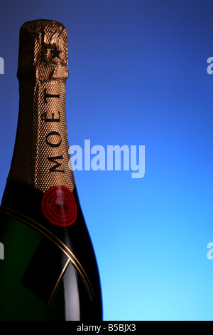 Une bouteille de Moët et Chandon champagne Banque D'Images