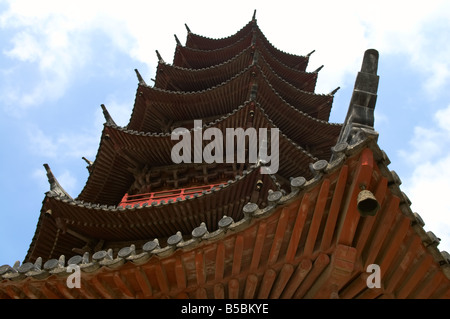 La vue perspective de pagoda prises vers le haut, à SuZhou, jardin Porte enroulé Banque D'Images