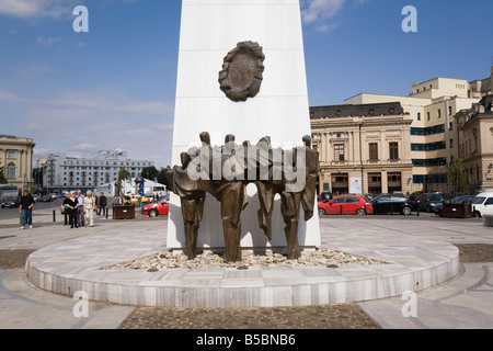 Bucarest Roumanie Monument de la révolution et de statues en bronze mémorial aux morts sur la place de la révolution de 1989 en centre-ville Banque D'Images