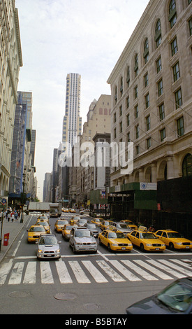 Crosstown traffic in manhattan, new york. Banque D'Images